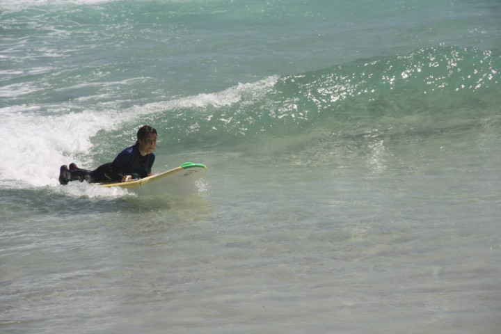 aprender surfear niños